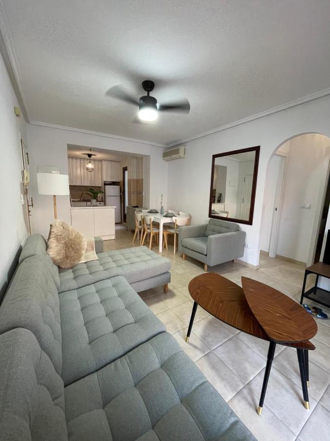 Three Bedroom Apartment With Pool In Torrevieja Exterior foto