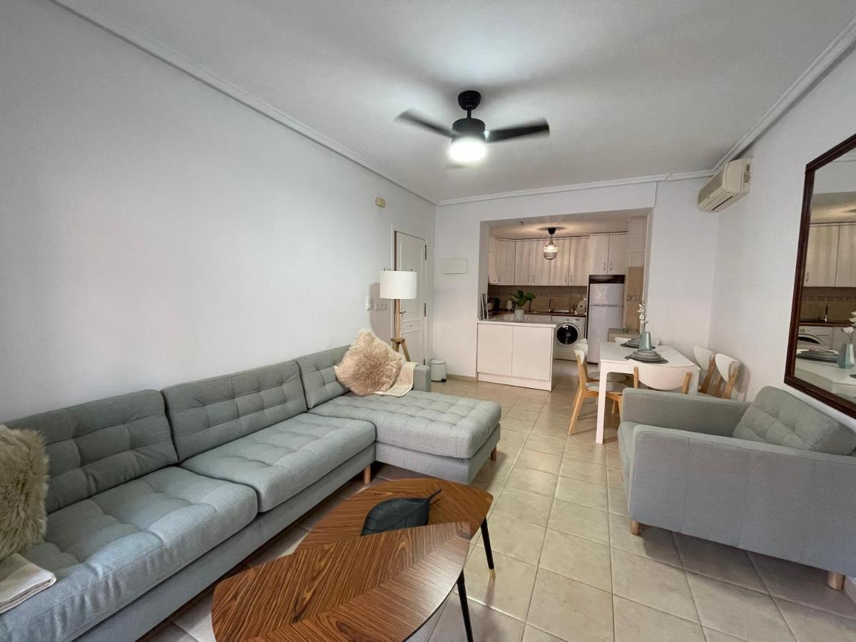 Three Bedroom Apartment With Pool In Torrevieja Exterior foto