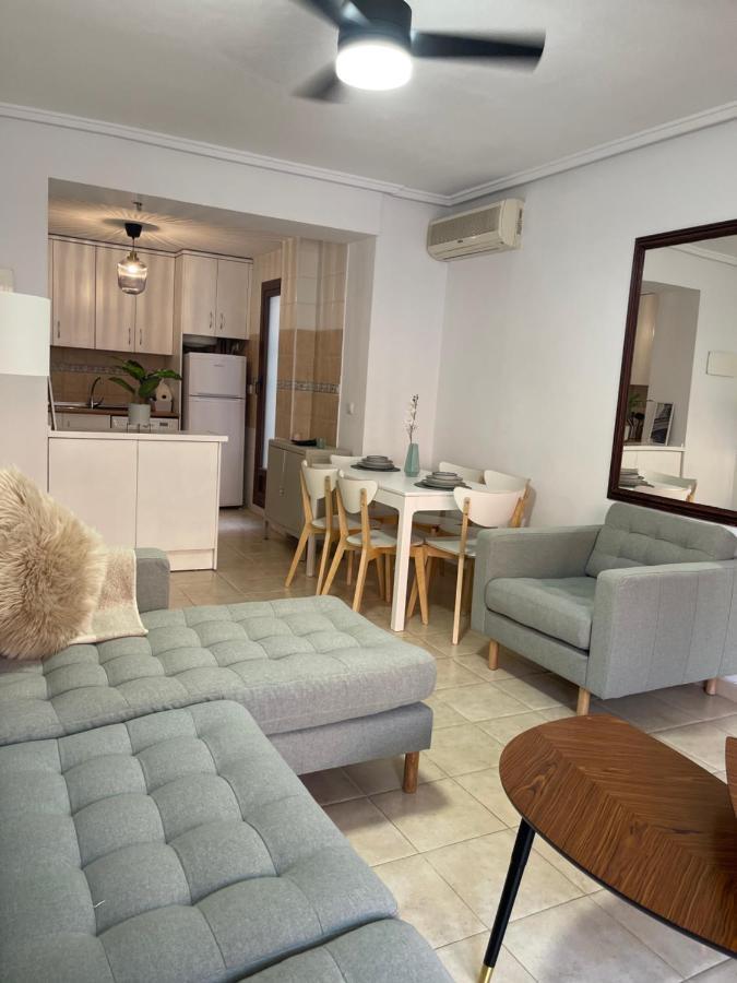 Three Bedroom Apartment With Pool In Torrevieja Exterior foto