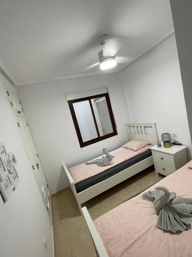 Three Bedroom Apartment With Pool In Torrevieja Exterior foto